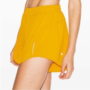 Lululemon Always Airy Run Short 3.5"
Honeycomb Size 4